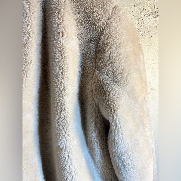 Teddy jacket by CiSono size Medium,
Cream Teddy jacket button up w front pockets - Picture 9 of 10